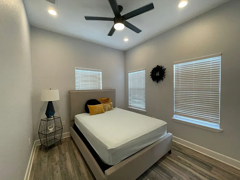 404 S Olive St — Photo 11