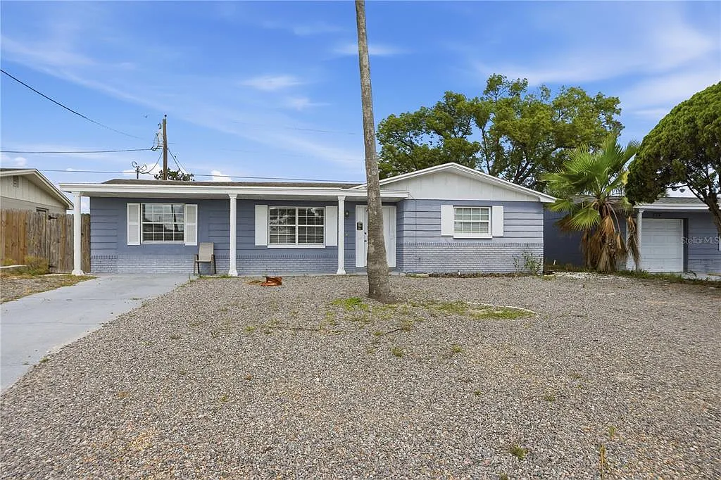 3 bed, 2.0 bath, 1340 sqft, $1,900 — Photo 2