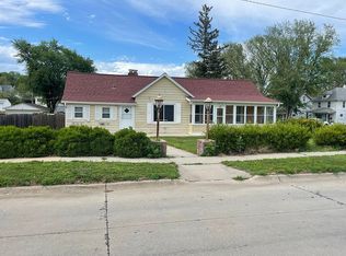2524 S 37th St, Omaha, NE 68105