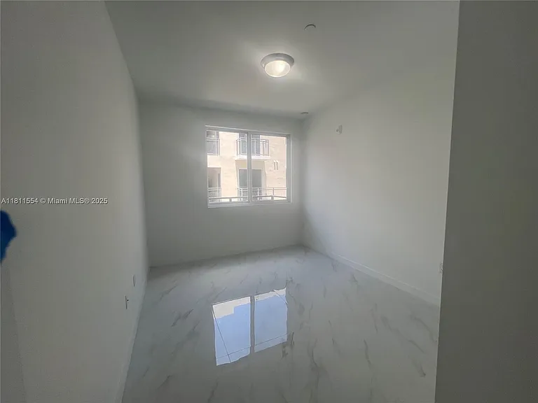 1010 SW 69th Ave #212 — Photo 21