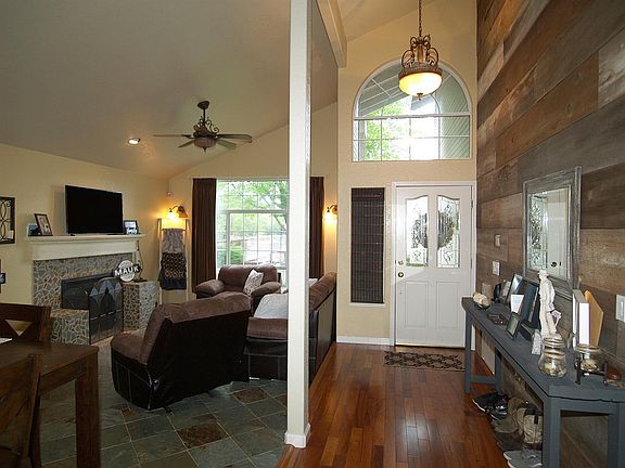 5th image of 1552 Crestwood Dr