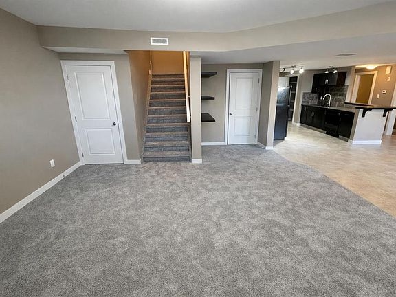 3rd image of 189 Silkstone Rd W #2