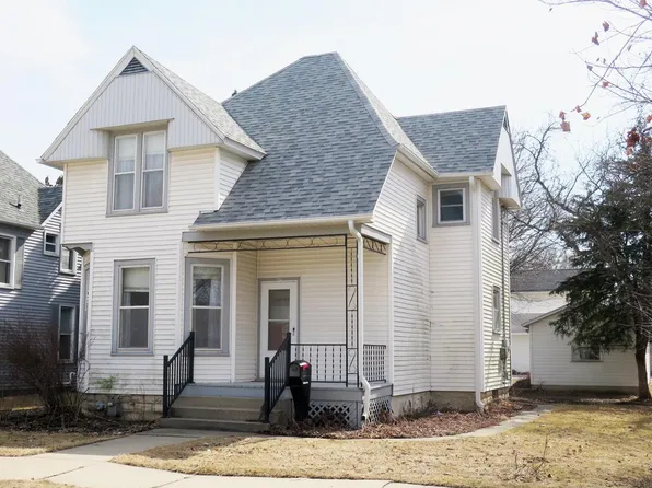 507 Center Ave, Decorah, IA 52101