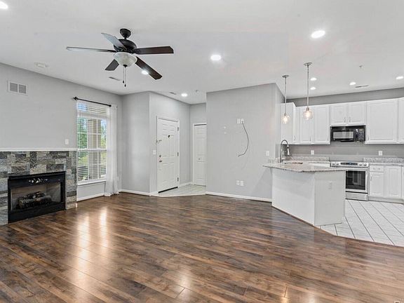 4th image of 4109 Addington Dr