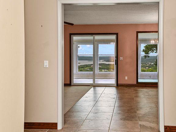4th image of 10 Midview Drive