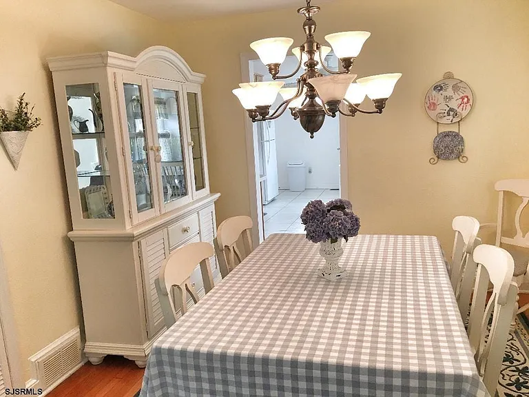 209 N Rosborough Ave — Photo 5