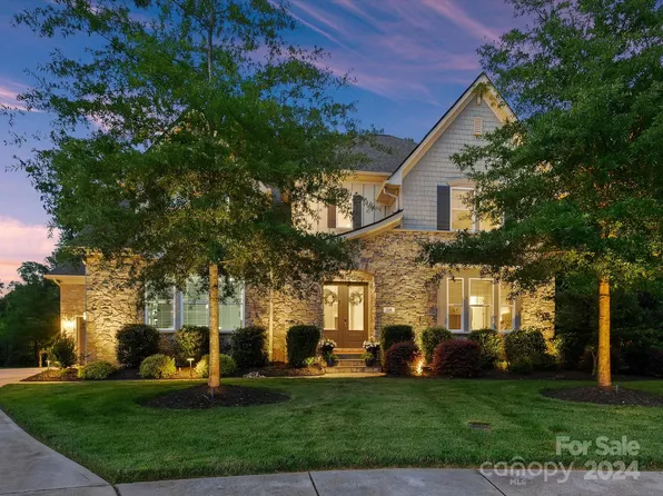 108 Walker Falls Way, Matthews, NC 28104