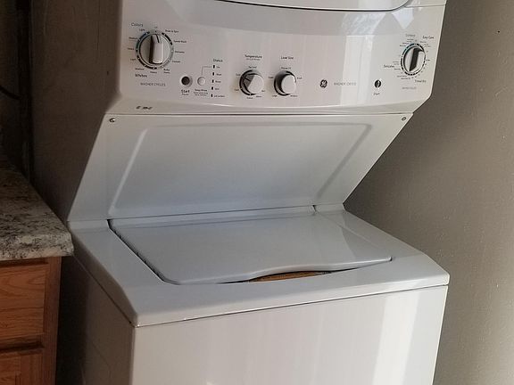 3rd image of 3305 Wellesley Ct NE APT 4