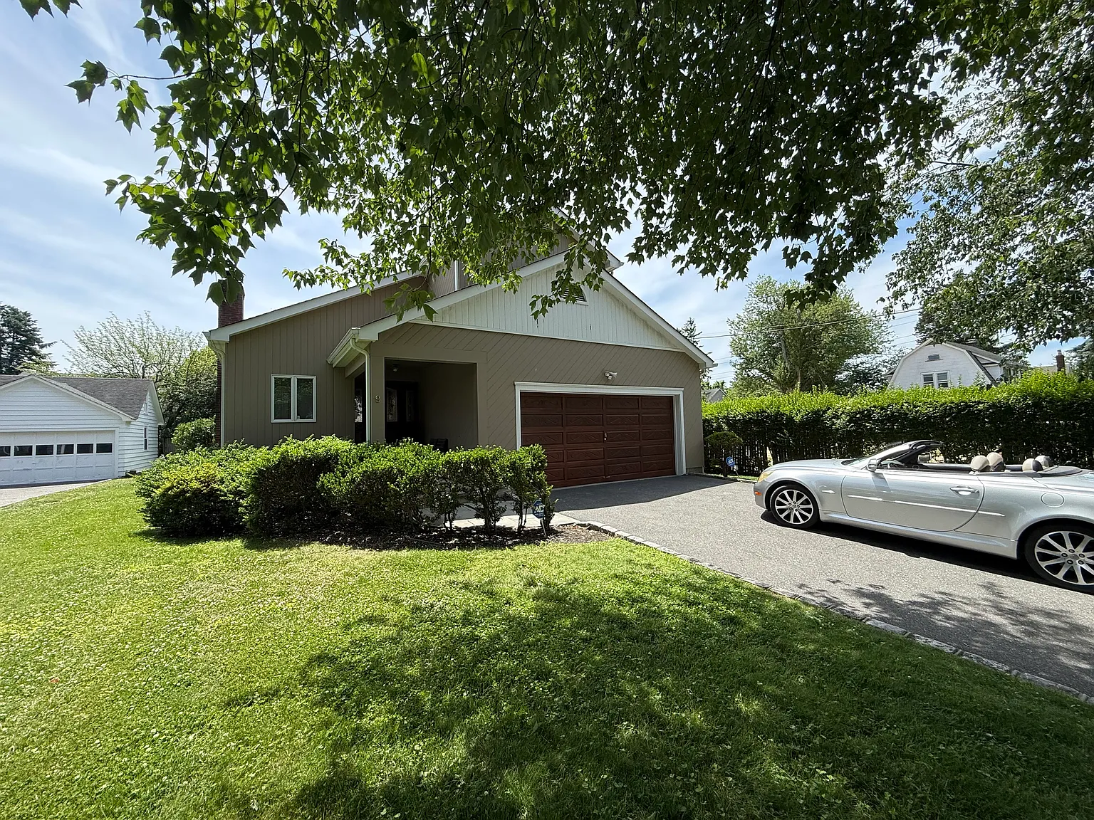 3 bed, 2.5 bath, 2320 sqft, $5,575 — Photo 2