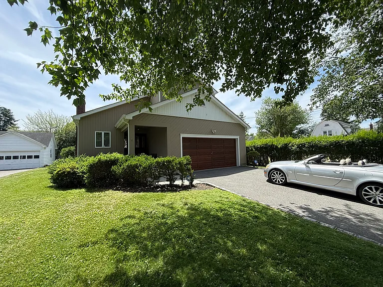 9 Linden Pl — Photo 2
