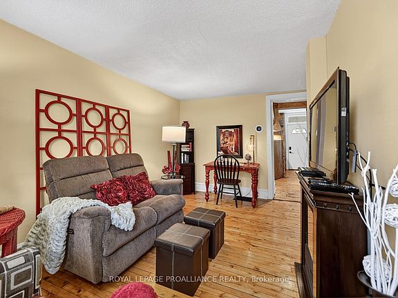 4th image of 34 Water St W