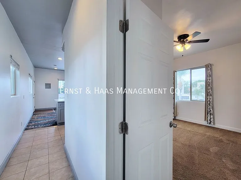 934 E Broadway — Photo 12