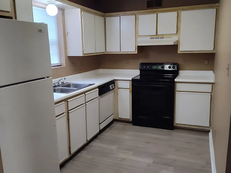1500 S Hancock St — Photo 7