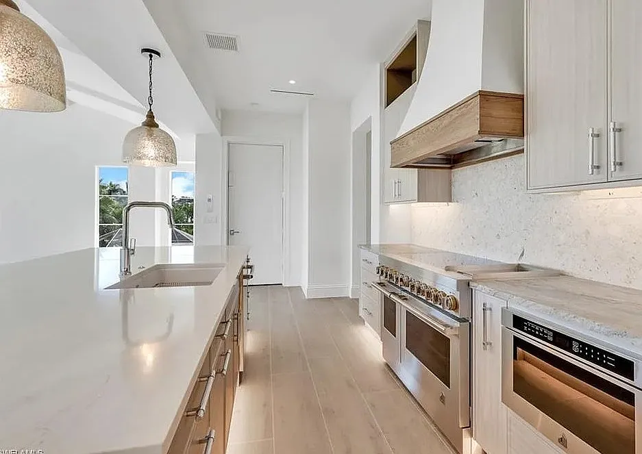 4 bed, 2980 sqft, $9,000 — Photo 3