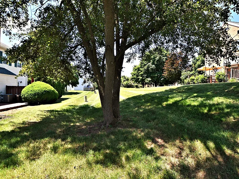 615 Piedmont Ct — Photo 41