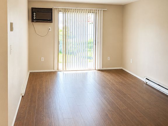 2nd image of 2310 E 1st Ave APT 1