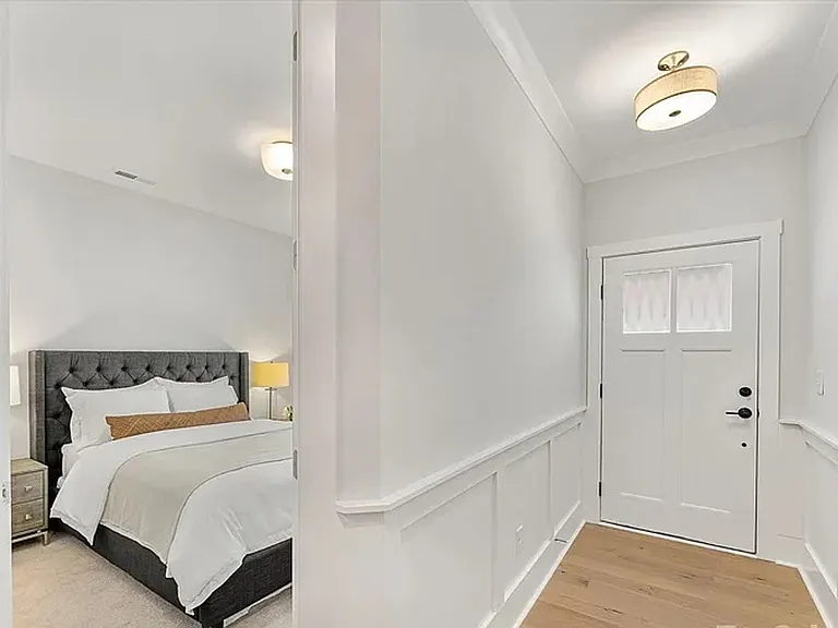 1405 Kenilworth Ave — Photo 4