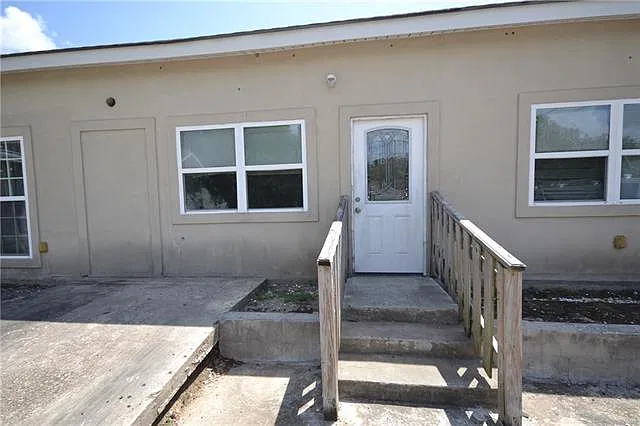 2 bed, 1.0 bath, 1000 sqft, $1,200 — Photo 2