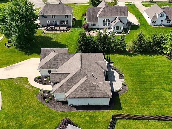 2nd image of 8452 Redwood Ct