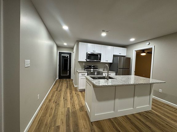 4th image of 211-223 Cedar Cir #223-B