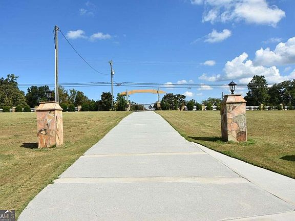 2nd image of 3600 Thompson Mill Rd