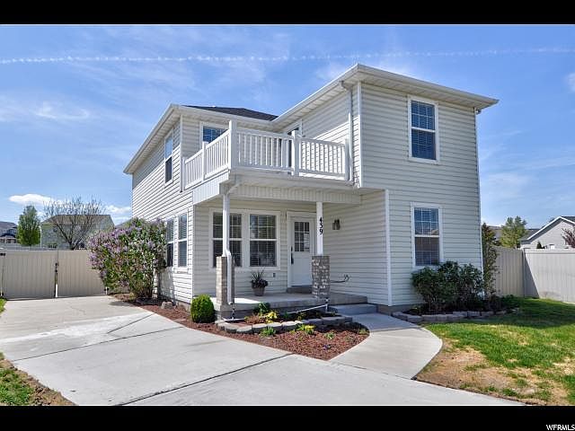 1st image of 439 W Plum Pl