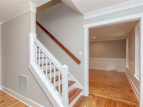 5th image of 124 Mosswood Ct
