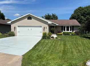 1 Rocky Ct, Appleton, WI 54915