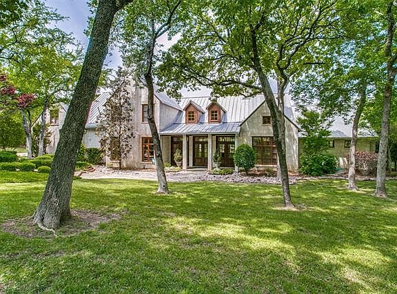 2nd image of 2405 Bayshore Dr