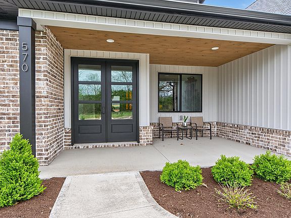 4th image of 570 Saffron Ln
