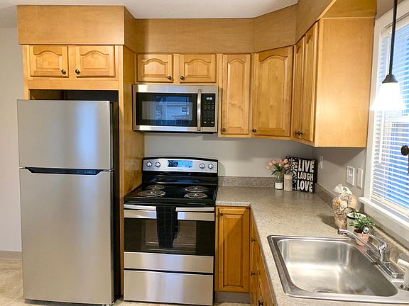 4th image of 38 Pleasant St #38A