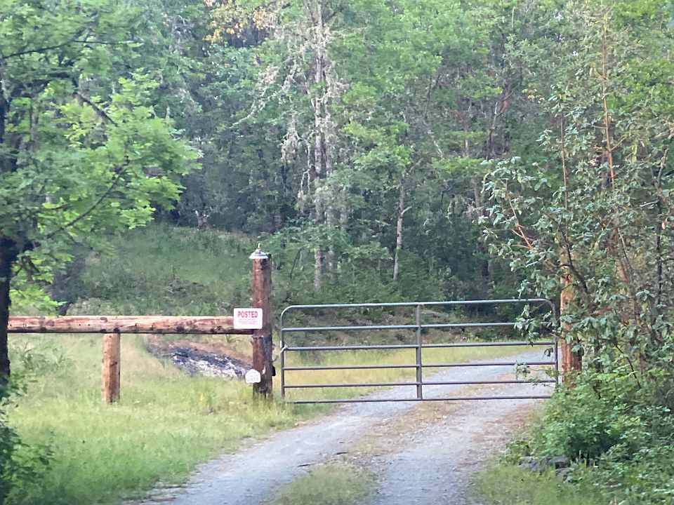 2nd image of 380 S Schoolhouse Rd