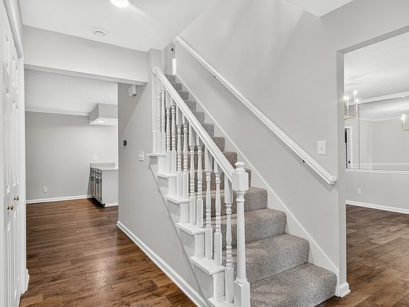 5th image of 7038 Perrietta Ln