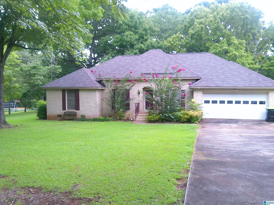1st image of 615 Pinecrest Rd