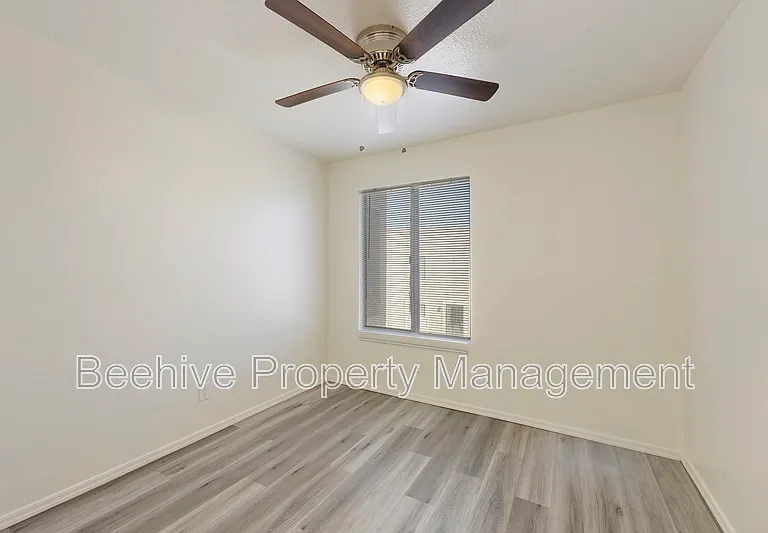 2732 E Culver St #1 — Photo 13