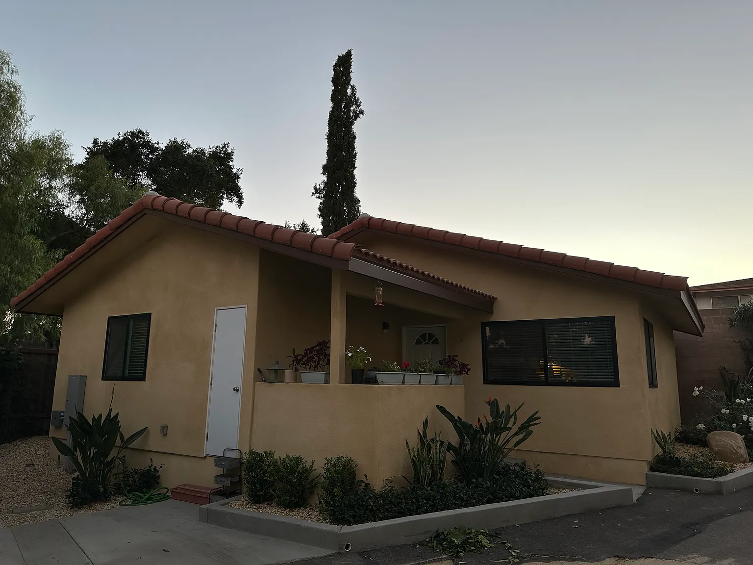 2 bed, 900 sqft, $3,100 — Photo 1