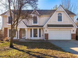 532 S Bittersweet Ln, Lansing, KS 66043