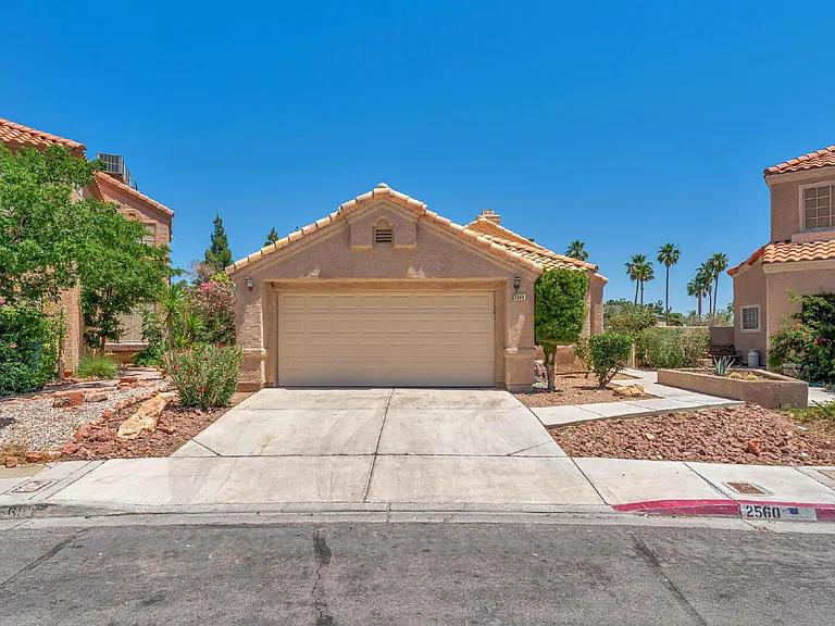 2560 Silver Shadow Dr — Photo 1
