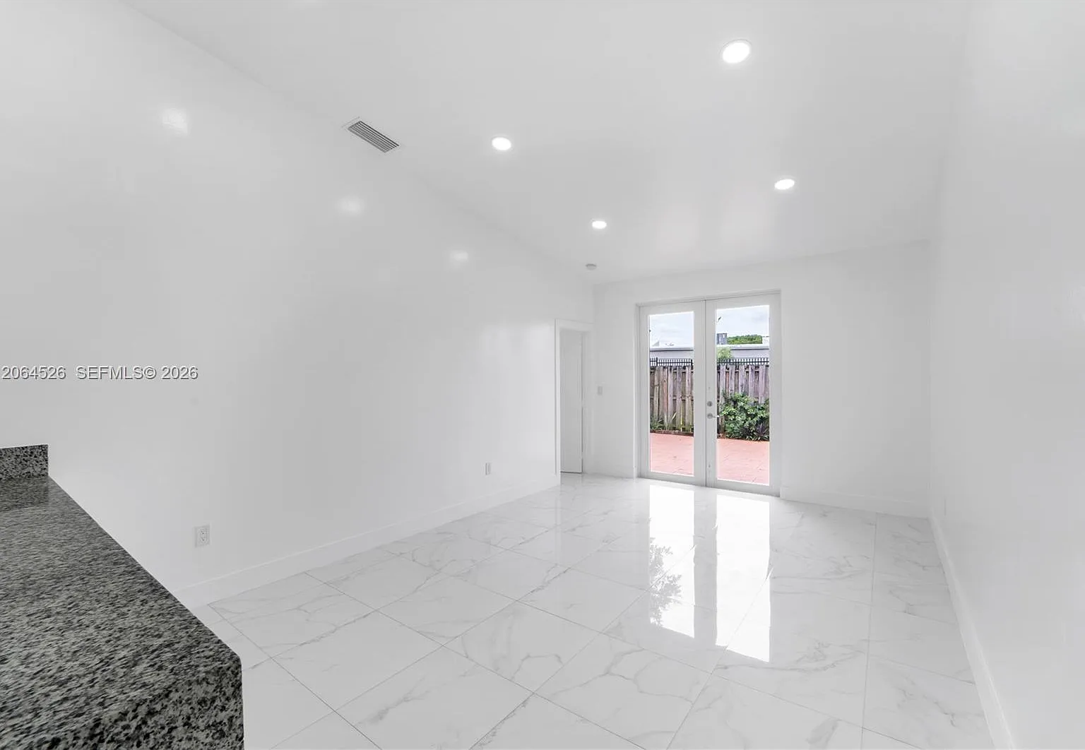 3 bed, 1093 sqft, $3,000 — Photo 3