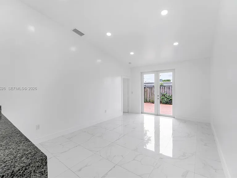 6742 NW 188th Ter #6742 — Photo 5