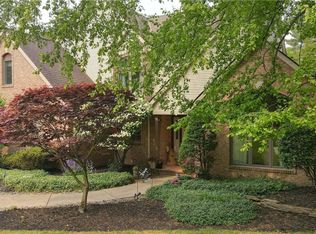 5550 Spring Grove Dr, Solon, OH 44139