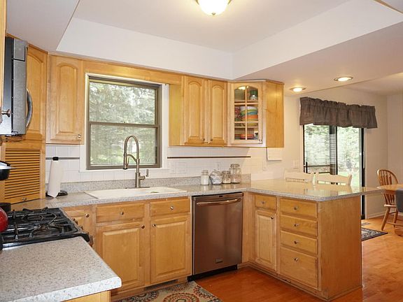 3rd image of 670 Eastview Ct NE