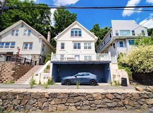 32 Oakdene Ter #2, Edgewater, NJ 07020