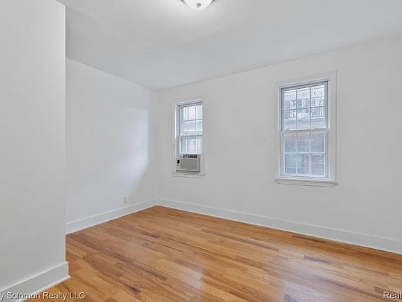 3rd image of 5203 Devonshire Rd