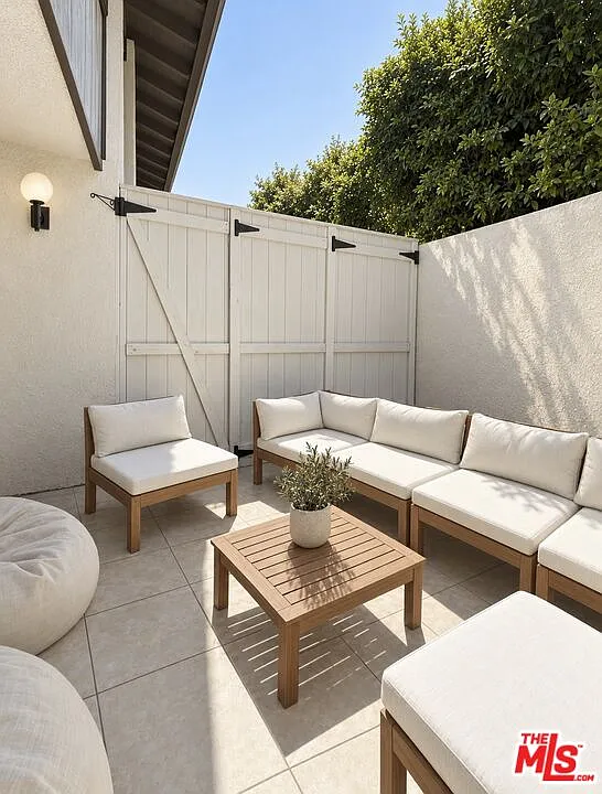 2 bed, 1.5 bath, 1007 sqft, $4,850 — Photo 2