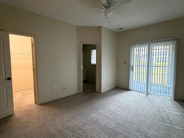 200 Willow Green Dr #B — Photo 17