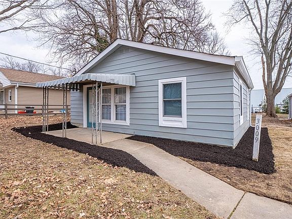 2nd image of 3009 Clover Dr