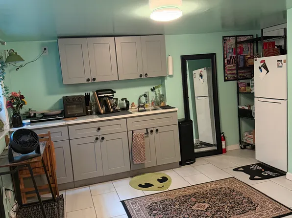 (undisclosed Address), Huntington, NY 11743