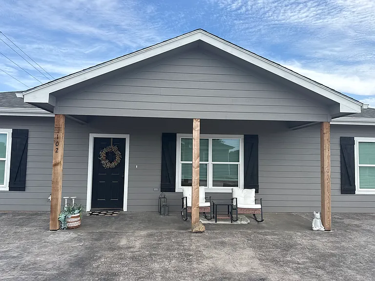 102 Deedee Rd — Photo 1