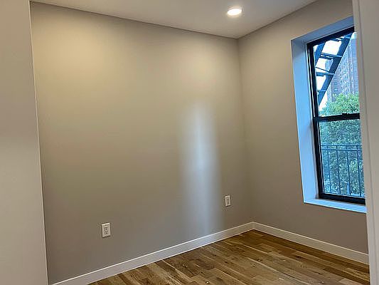 5th image of 543 E 137th St #402